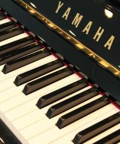 YAMAHA U300