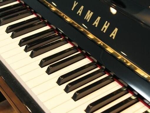 YAMAHA U300